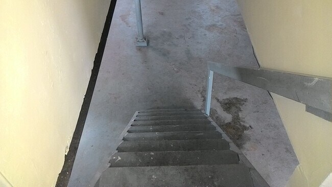 Building Photo - DAYTON, OH - SINGLE HOME - 2 BED, 1 BATH - $825