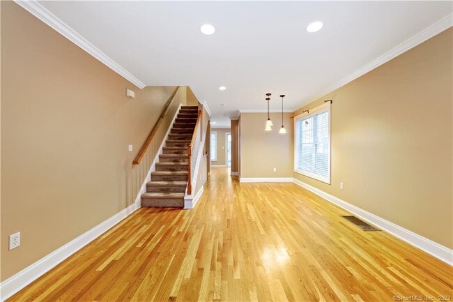 Building Photo - 85 Camp Ave