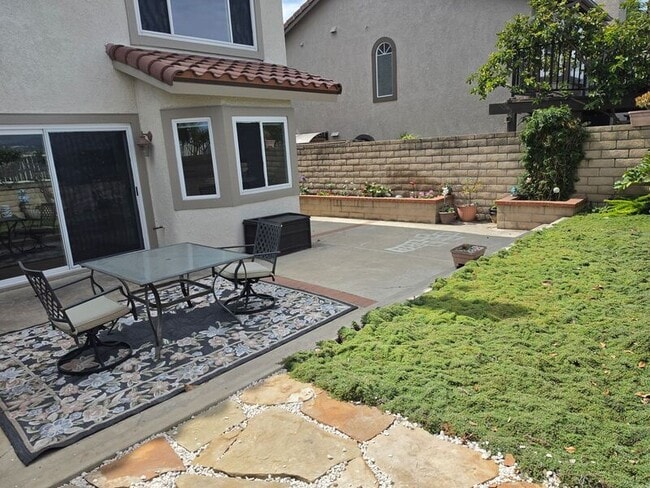 Building Photo - 27875 Avenida Armijo