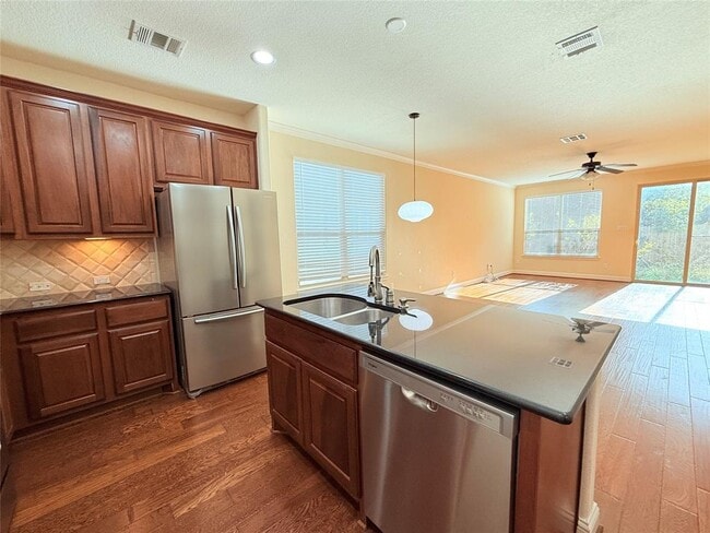 Building Photo - 2505 Amur Dr