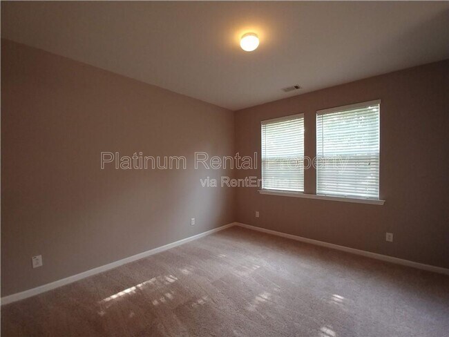 Building Photo - 6205 Park Leaf Walk