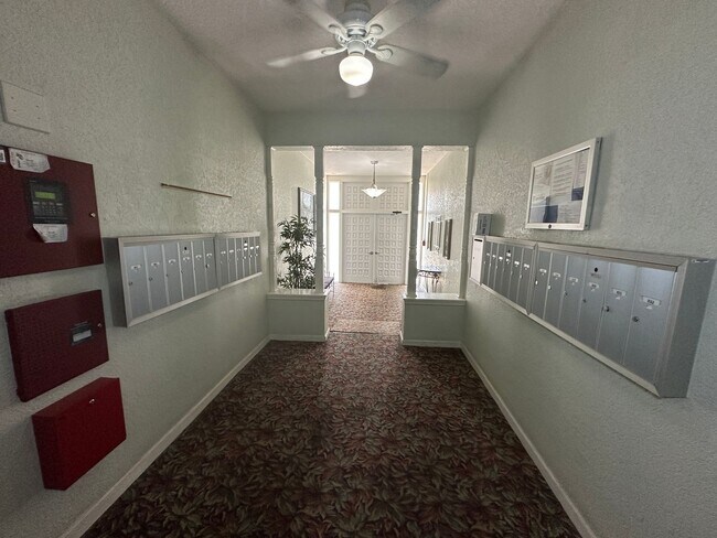 Building Photo - Charming 2BR 1BA Home w/ Pool Access in Fort Lauderdale
