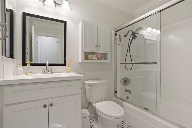 Building Photo - 1619 Carmel Cir W