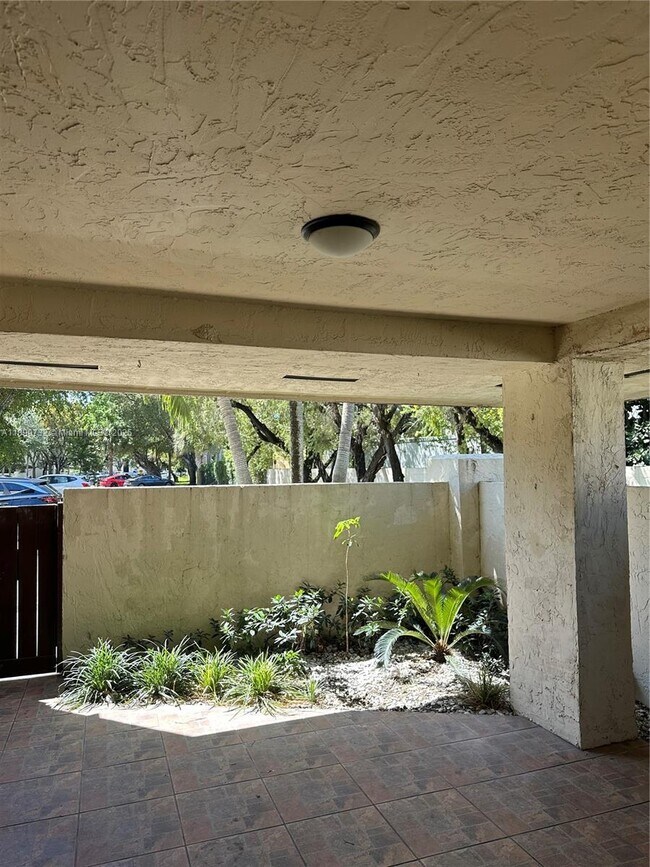 Building Photo - 9010 SW 125th Ave