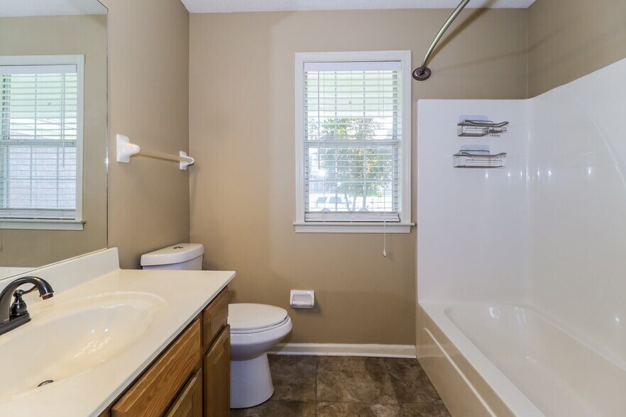 Building Photo - 115 Winding Creek Dr