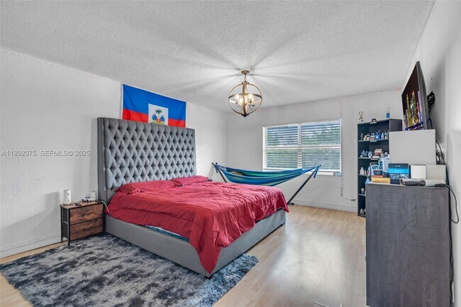 Building Photo - 6100 S Falls Cir Dr