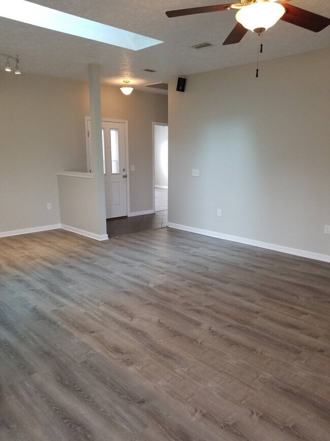 Building Photo - 2915 Cedars Crossing