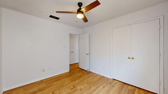 Building Photo - Great location in Killeen, TX Cozy and well maintained house