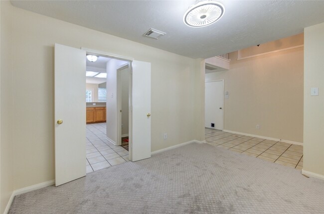 Building Photo - 3719 Cane Lake Dr