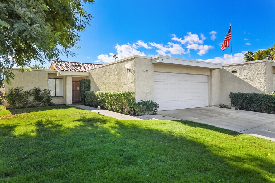Primary Photo - 74239 Santa Rosa Cir