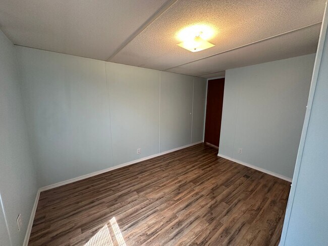 Building Photo - 3-Bedroom, 2-Bath Mobile Home in Wanchese