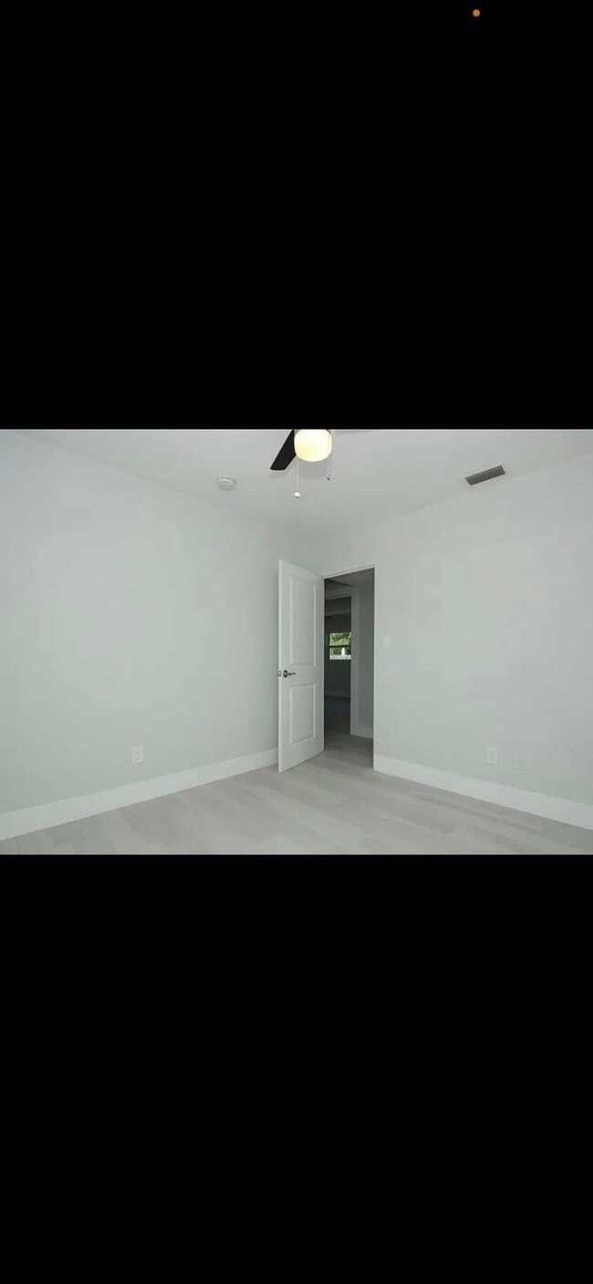 Building Photo - 617 Dunraven Dr