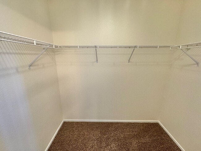 Building Photo - WELCOME TO THIS SPACIOUS 4-BEDROOM, 2.5-BA...