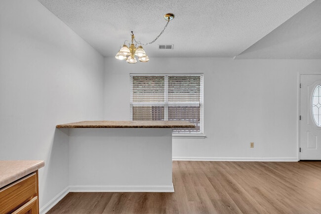 Building Photo - 6745 Lakes Edge Ln