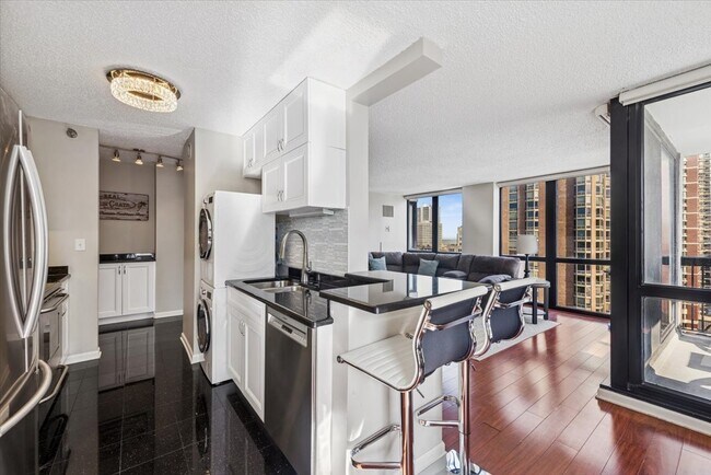 Building Photo - 1122 N Clark St