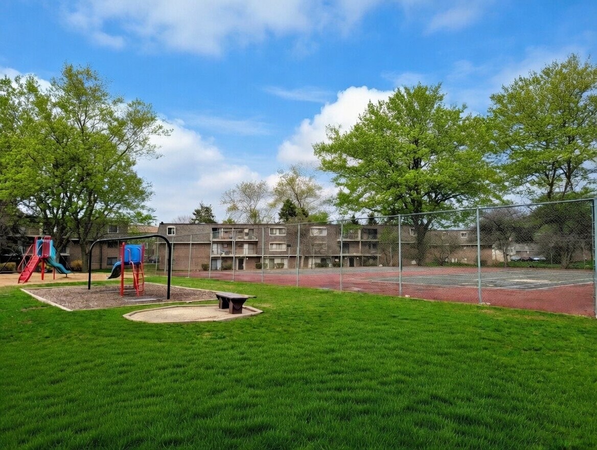 Building Photo - 204 E Bailey Rd