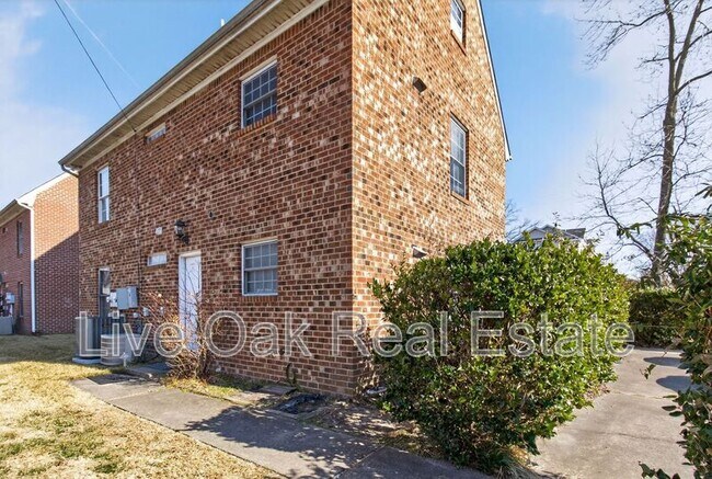 Building Photo - 1604 Parks Ave