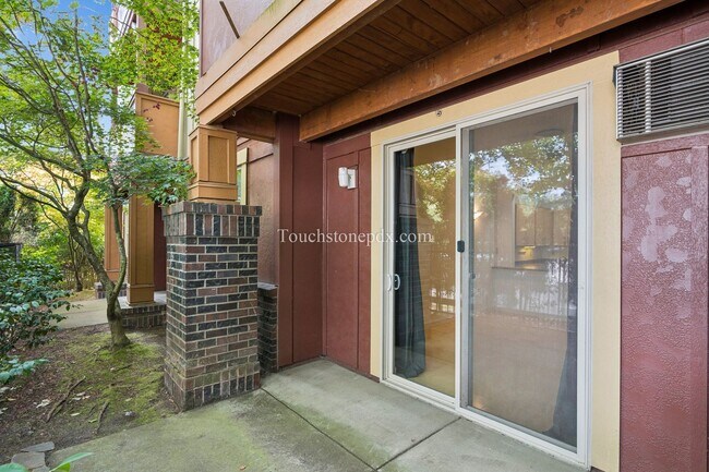Building Photo - 400 NE 100th Ave
