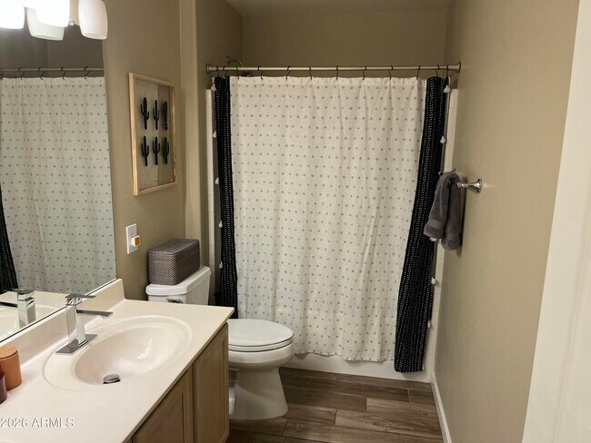 Building Photo - 1181 W Goldfinch Way
