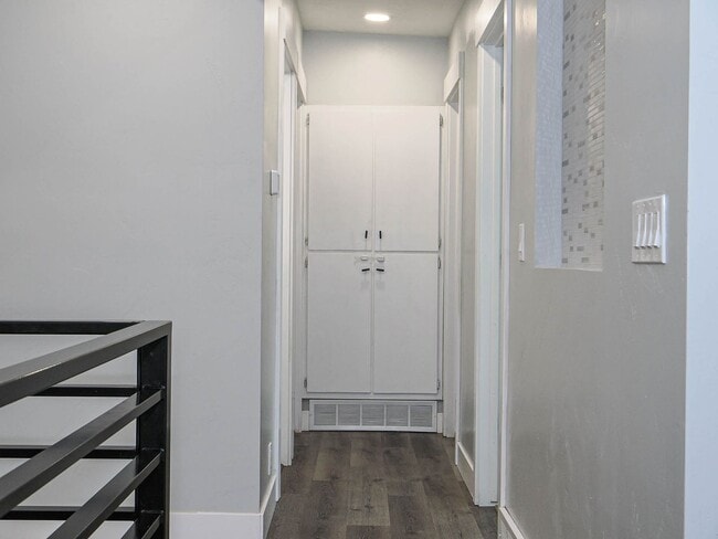 Building Photo - 5 Bedroom, 2.5 Bathrooms Home