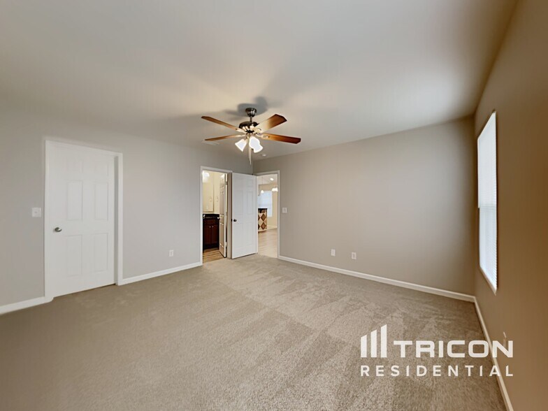 Building Photo - 4201 Broadstairs Dr SW