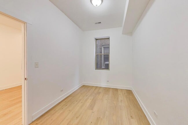 Building Photo - 1908 W 48th St