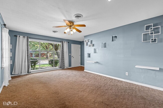 Building Photo - 2940 W Cavett Dr