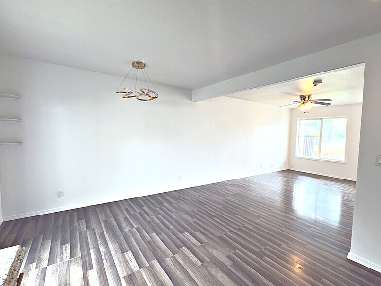 Building Photo - 6731 SE Fern Ave