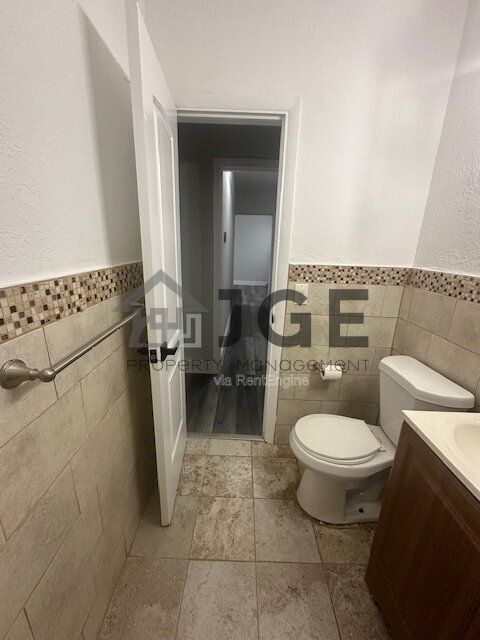 Building Photo - 2154 NE 168th St