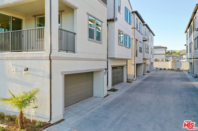 Building Photo - 3015 Tallahassee Ln