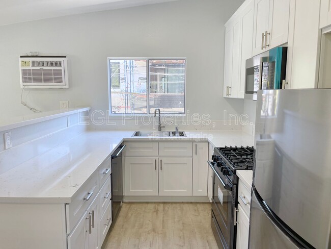 Building Photo - 360 N San Vicente Blvd