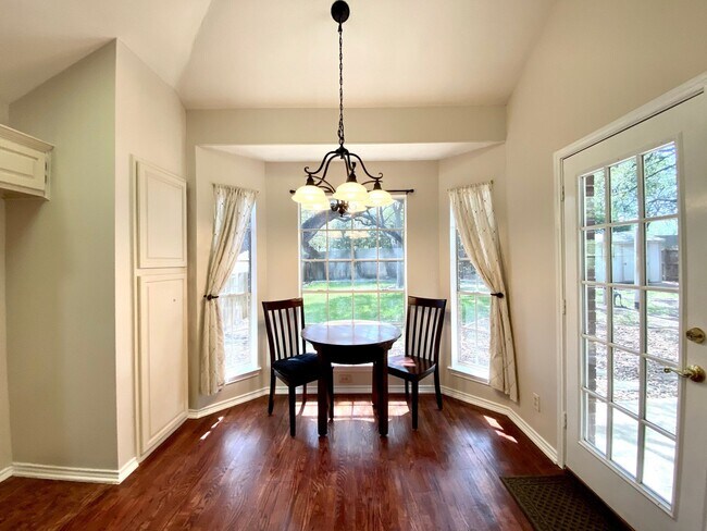 Building Photo - 13706 Morningbluff Dr