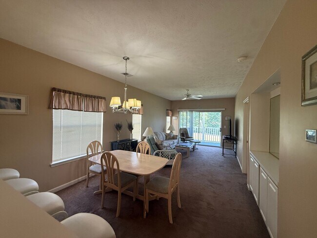 Building Photo - 606 River Oaks Dr