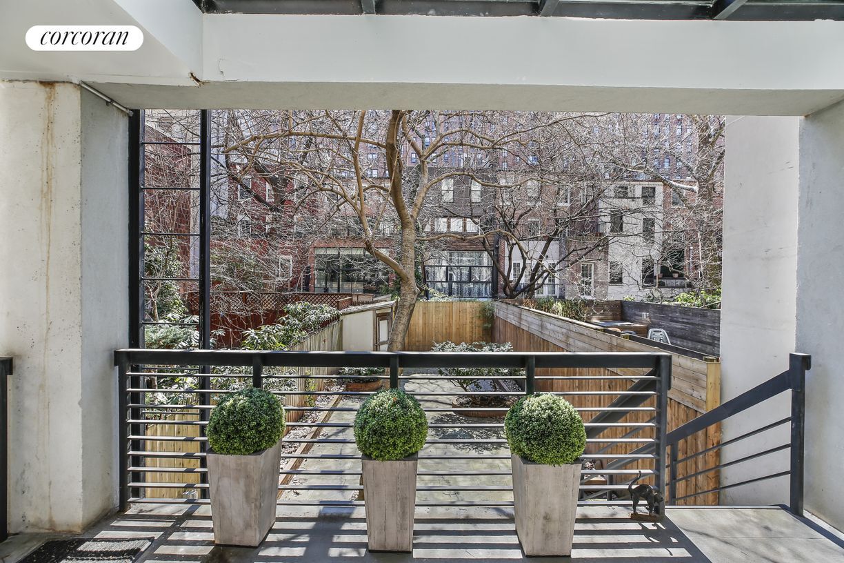 Building Photo - 448 W 25th St