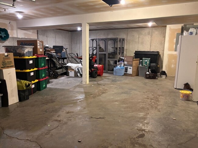 Building Photo - Beautiful house near walking trails and the hospital. Beautiful views of the Bridger Mountains