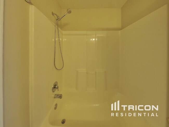 Building Photo - 1618 Huntzinger Blvd