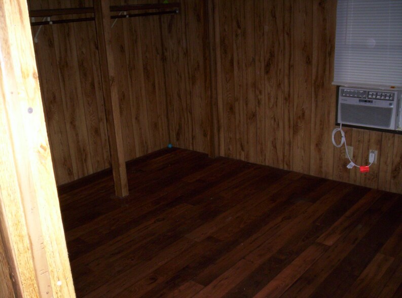 Building Photo - 547 Creekside Dr