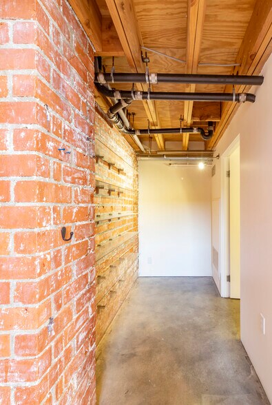 Building Photo - 2436 2nd St