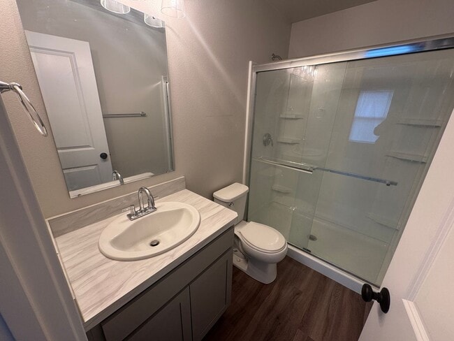 Building Photo - Bright & Modern Annafeld Townhome Living