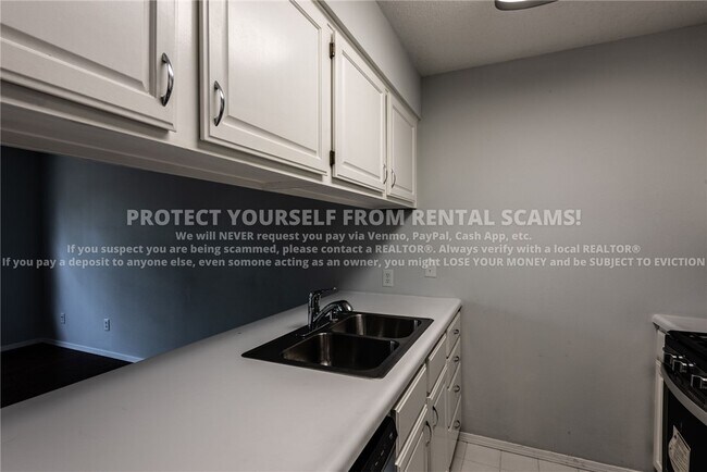 Building Photo - 2554 W Houston St