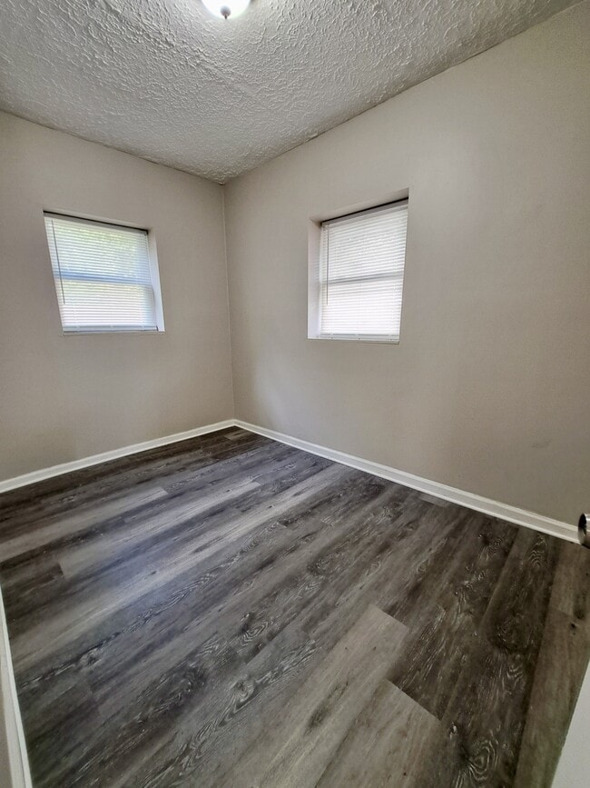 Building Photo - 3637 Evansville Ave