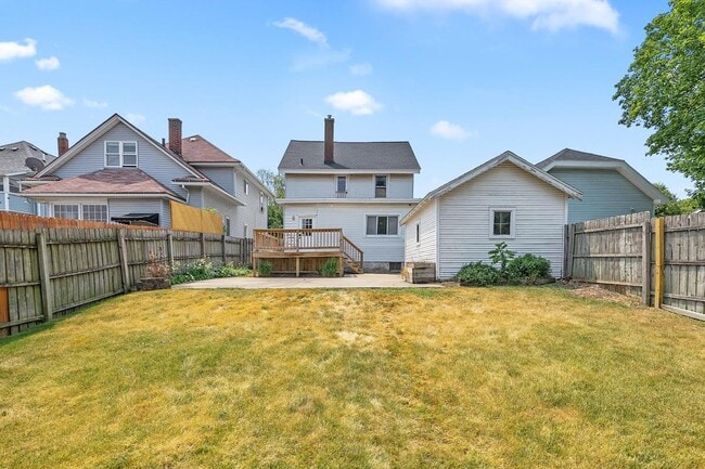 Building Photo - 220 Valley Ave SW