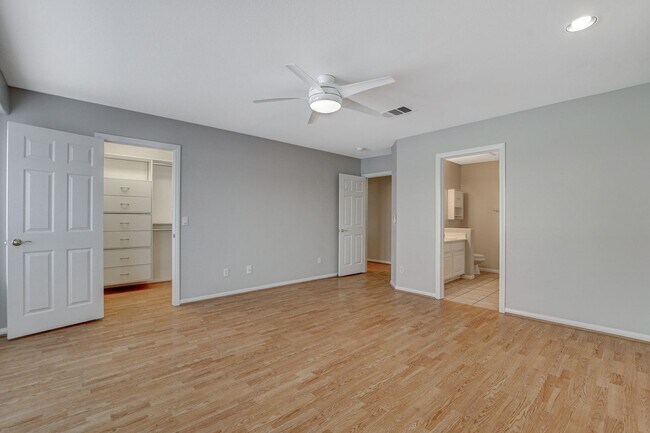 Building Photo - POOL House in Silverado Ranch!
