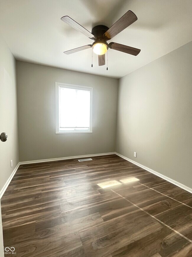 Building Photo - 5225 E 34th St