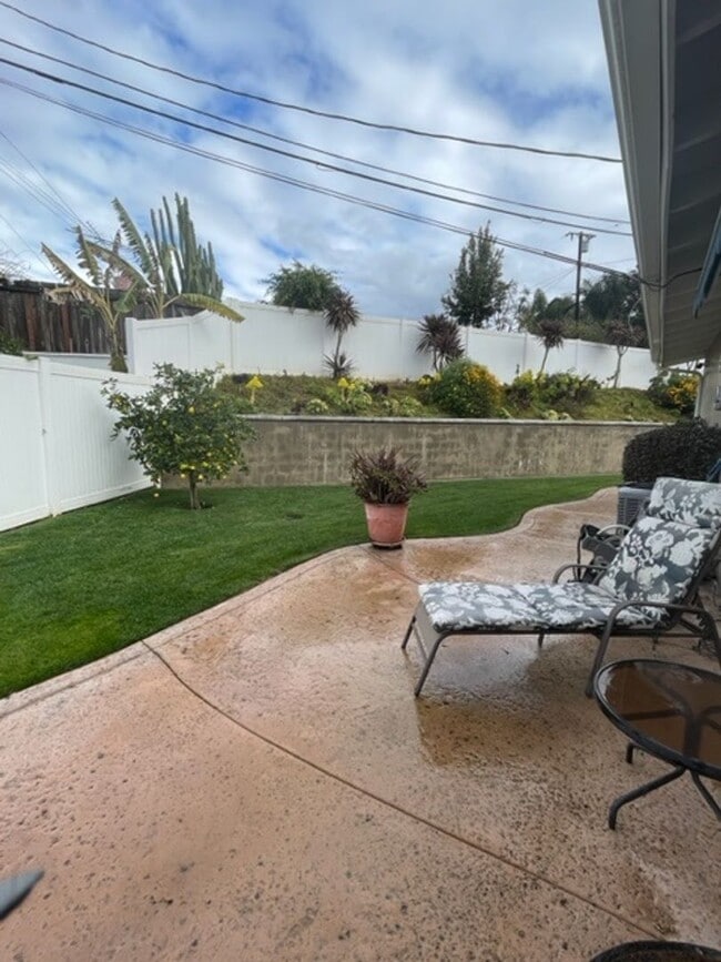 Building Photo - State Ave