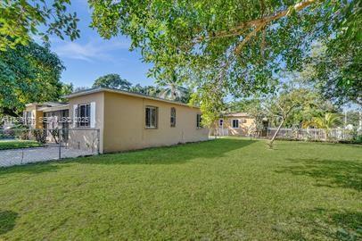 Building Photo - 10430 NW 5th Ave