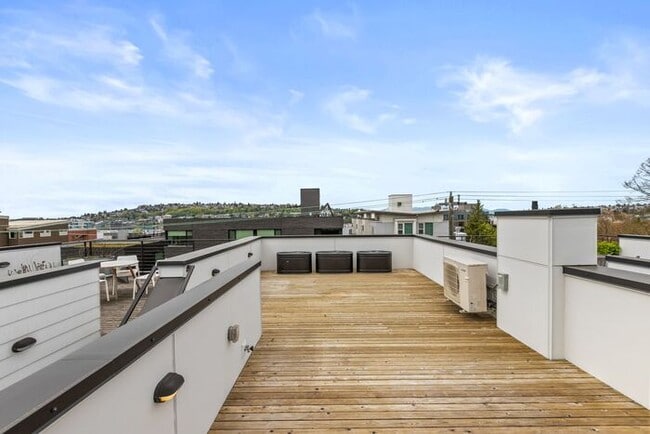 Building Photo - ULTRA-MODERN Townhome w/AC and Views in the Heart of Eastlake!