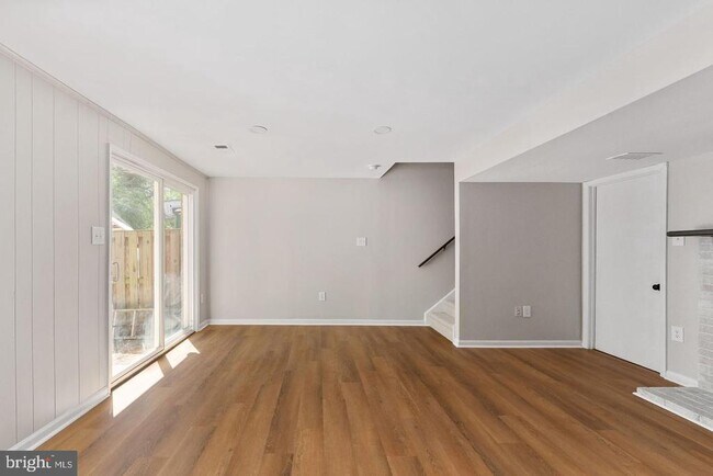 Building Photo - 14843 Emberdale Dr