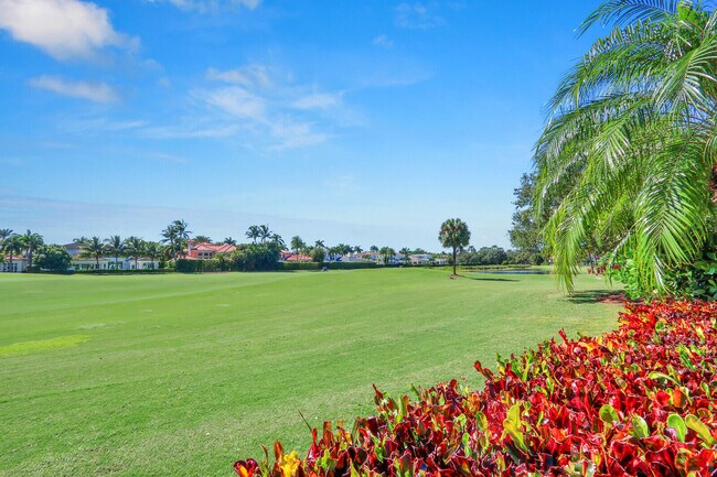 Building Photo - 528 Les Jardin Dr