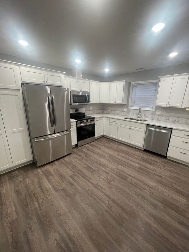 Building Photo - Stunning Newly Remodeled Two Bedroom Home ...